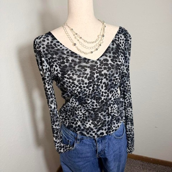 Peyton Jensen Mesh Leopard Print Long Sleeve V Neck Top Size S - Picture 2 of 8